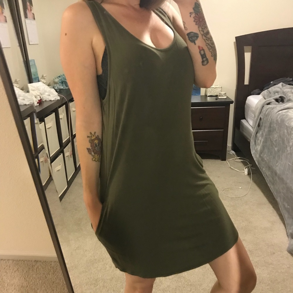 Green dress - Picture 2 of 2